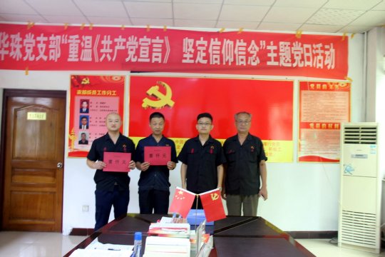 韓總經(jīng)理為困難員工發(fā)放救助